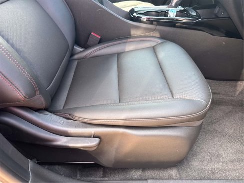 Certified 2025 Chevrolet Trax RS w/ Sunroof Package image 14