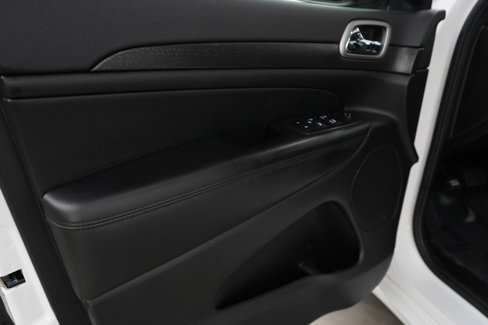 Used 2018 Jeep Grand Cherokee Altitude image 23