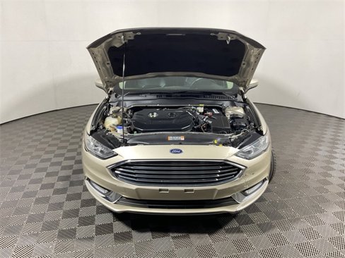 Used 2018 Ford Fusion SE w/ Equipment Group 201A image 6