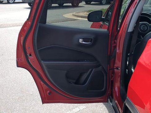 Used 2018 Jeep Compass Latitude w/ Popular Equipment Group image 30