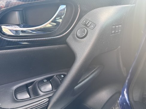 Used 2019 Nissan Rogue SL image 11