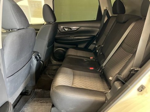 Used 2020 Nissan Rogue SV image 17