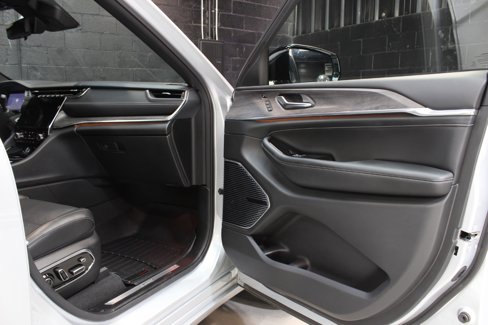 Used 2021 Jeep Grand Cherokee L Overland w/ Advanced Protech Group III image 27