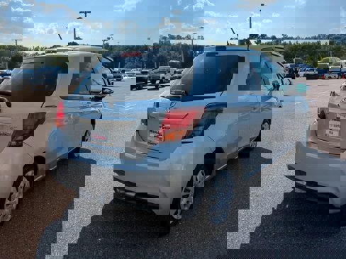 Used 2015 Toyota Yaris L image 6