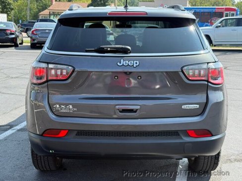 Used 2017 Jeep Compass Latitude w/ Cold Weather Group image 15