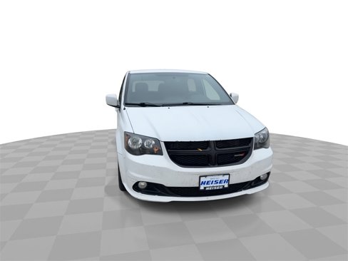 Used 2016 Dodge Grand Caravan SXT image 3