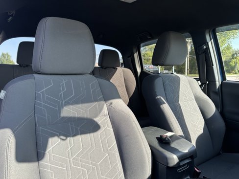 Used 2018 Toyota Tacoma TRD Off-Road image 8