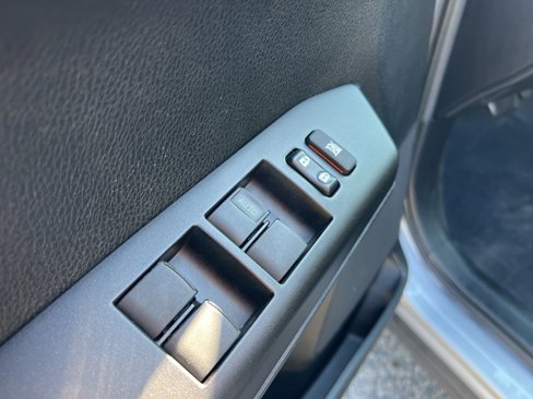 Used 2018 Toyota RAV4 LE image 9