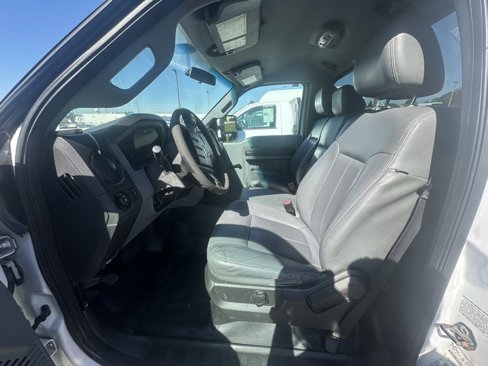 Used 2016 Ford F550 2WD Regular Cab Super Duty w/ XL Value Package image 5