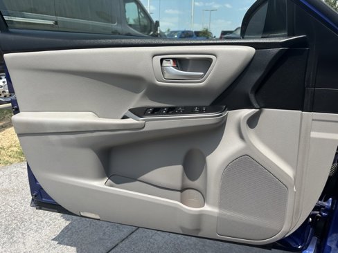 Used 2016 Toyota Camry SE image 7