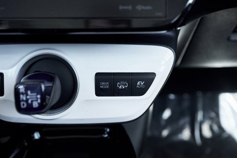 Used 2018 Toyota Prius Prime Premium image 46