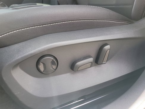 Used 2024 Volkswagen Taos SE w/ Panoramic Sunroof Package image 19