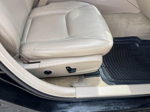 Used 2013 Chrysler 300 w/ Driver Convenience Group image 6