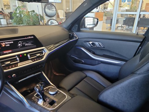 Used 2021 BMW 330i xDrive Sedan w/ Convenience Package image 18