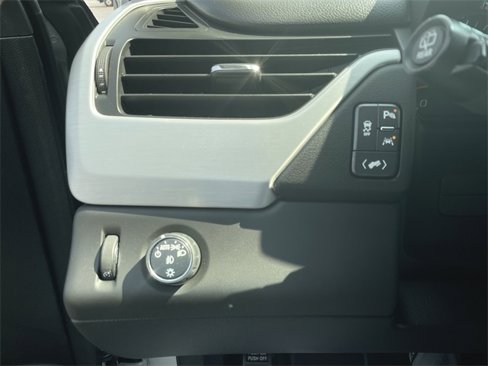 Certified 2018 GMC Yukon SLT w/ Open Road Package image 17