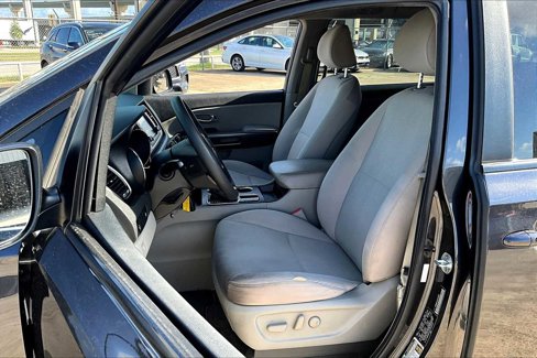 Used 2020 Kia Sedona LX image 7