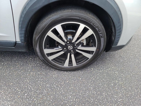 Used 2019 Nissan Kicks SV image 11