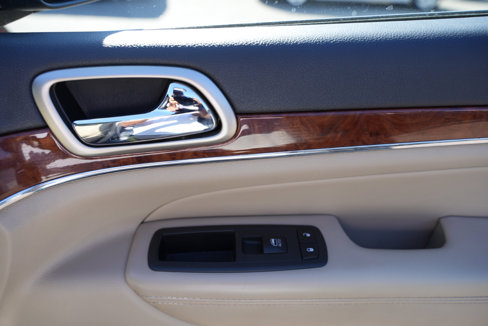 Used 2012 Jeep Grand Cherokee Limited image 22