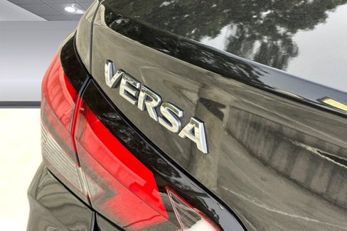 Used 2022 Nissan Versa SV w/ Trunk Package image 12