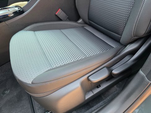 Certified 2025 Chevrolet Trax LT image 12
