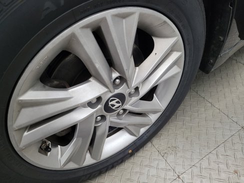Used 2019 Hyundai Elantra SEL image 31