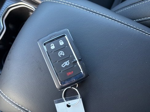 New 2025 Jeep Grand Cherokee Laredo w/ Luxury Tech Group I image 33