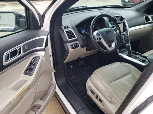 Used 2015 Ford Explorer XLT w/ Equipment Group 202A image 13