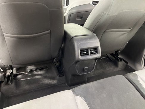 Used 2018 Chevrolet Equinox LS image 43