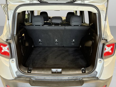 Used 2021 Jeep Renegade Latitude image 8