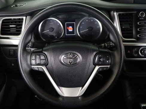 Used 2019 Toyota Highlander LE image 36