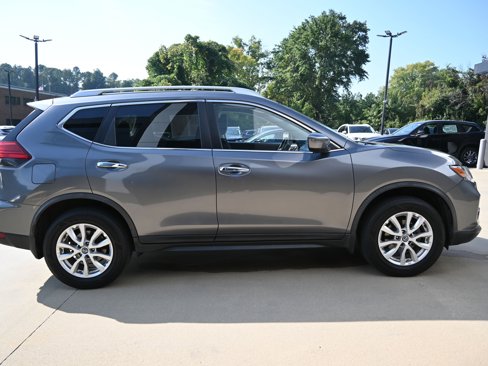 Used 2017 Nissan Rogue SV image 4