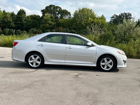 Used 2013 Toyota Camry SE image 2