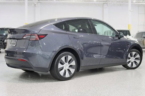 Used 2023 Tesla Model Y Long Range image 9