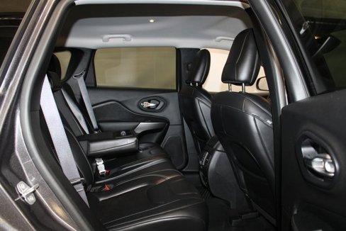 Used 2020 Jeep Cherokee Latitude Plus w/ Comfort/Convenience Group image 11