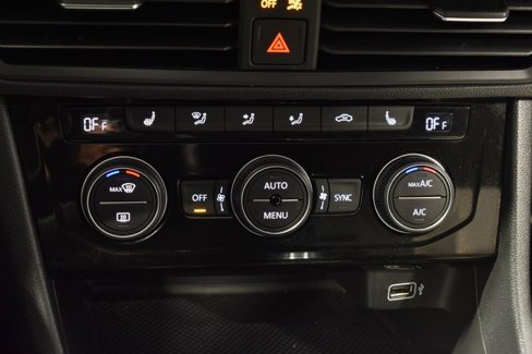 Used 2019 Volkswagen Jetta R-Line image 24