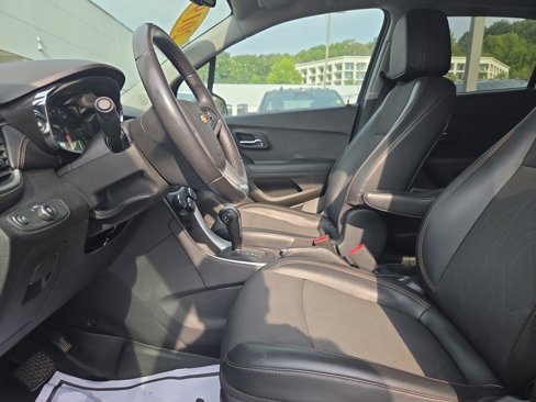 Used 2019 Chevrolet Trax LT w/ LT Convenience Package image 21