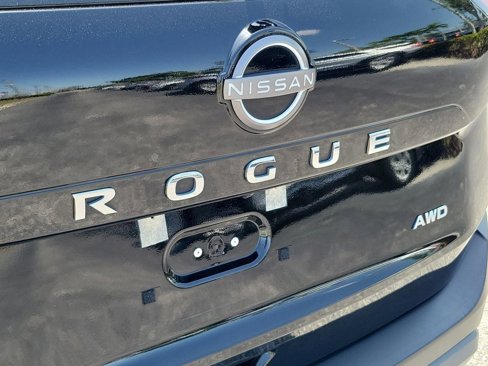 Used 2023 Nissan Rogue S image 12