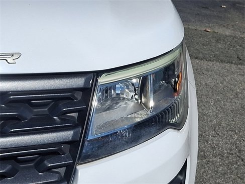 Used 2019 Ford Explorer XLT w/ Equipment Group 202A image 9