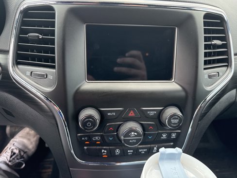 Used 2020 Jeep Grand Cherokee Laredo image 15