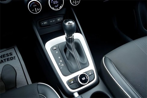 Used 2022 Hyundai Venue Limited image 25