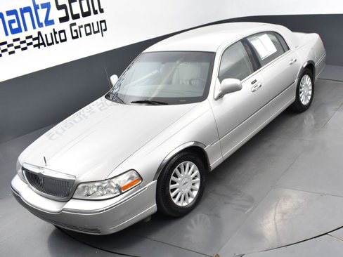 Used 2005 Lincoln Town Car Signature image 20