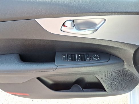 Used 2023 Kia Forte LXS image 12