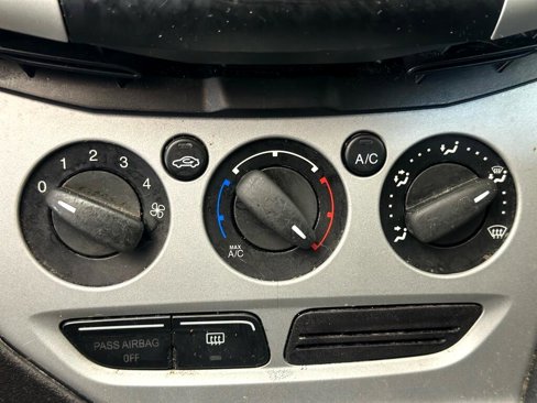 Used 2014 Ford Focus SE w/ SE Winter Package image 18