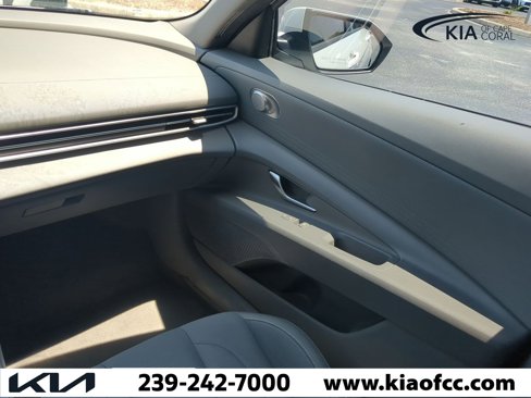 Used 2023 Hyundai Elantra SEL image 14