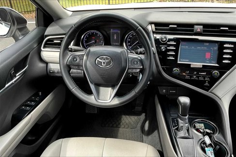 Certified 2018 Toyota Camry SE image 5