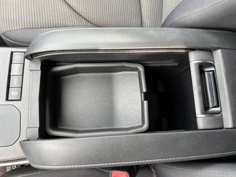 Used 2021 Toyota Highlander L image 26