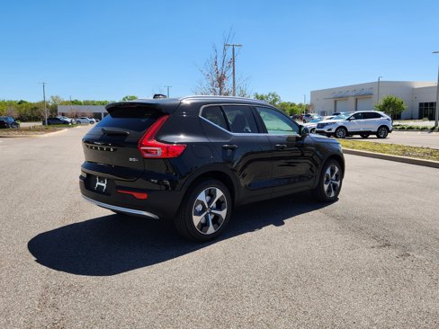 New 2025 Volvo XC40 B5 Core w/ Protection Package image 7