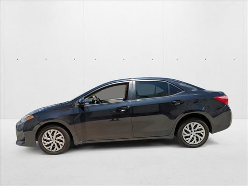 Used 2017 Toyota Corolla LE image 5