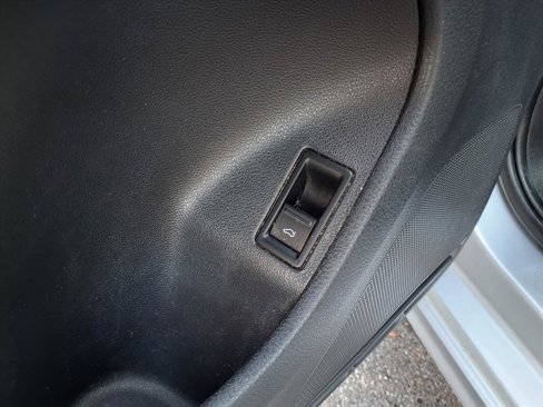 Used 2015 Volkswagen Jetta SE image 18