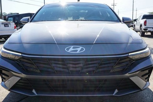 Used 2024 Hyundai Elantra SEL w/ Convenience Package image 8